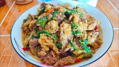 คั่วไก่บ้านราดข้าว