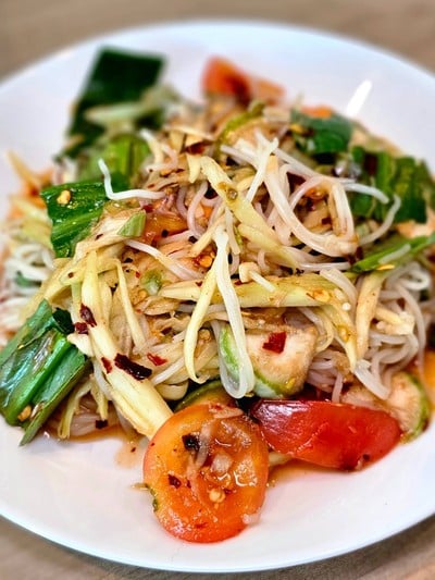 ปลาบู่เกล็ดฟู + ตำซั่วปลาร้า