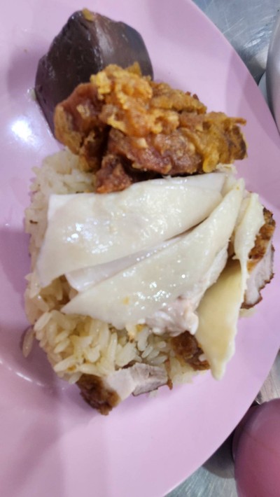 ข้าวมันไก่สองสี หมูทอด