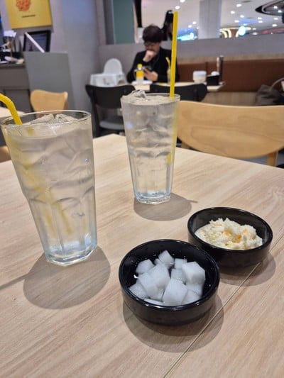 อาหาร หรือ เครื่องดื่ม