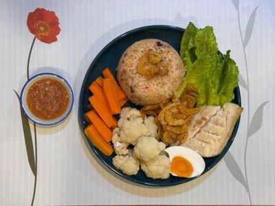 ข้าวผัดน้ำพริกกะปิ ปลาซาบะย่าง