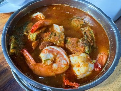 แกงส้มชะอมกุ้ง