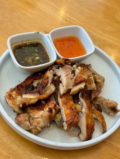 ไก่ย่างหนังกรอบ