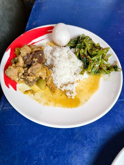 ข้าวราดแกง 3 อย่าง