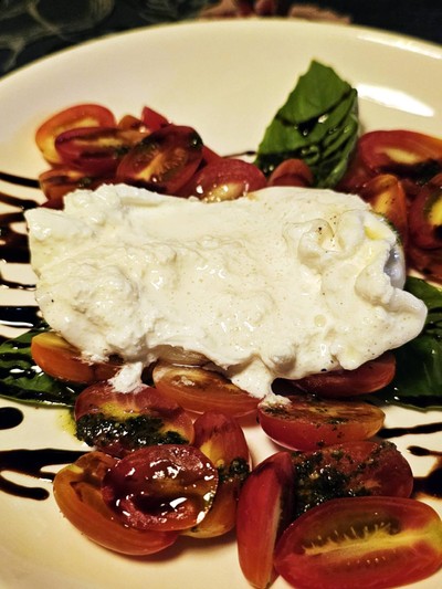 Burrata salad