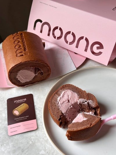 Moone Rolls Central World