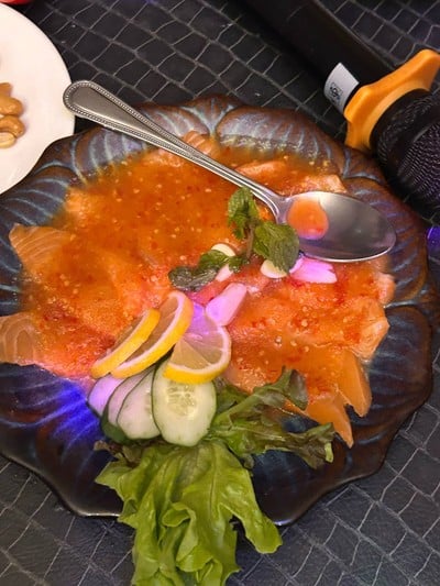 ยำแซลมอน