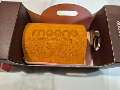Moone Rolls Central World