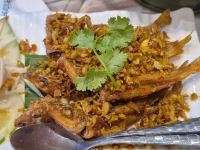 ปลาทรายทอดขมิ้น