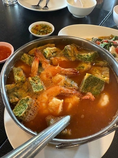 แกงส้มชะอมกุ้ง