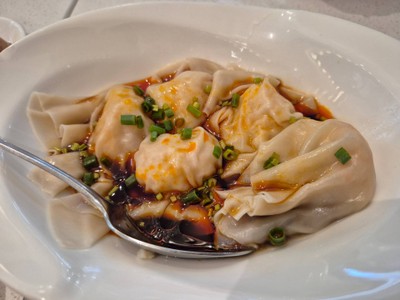 เกี๊ยวกุ้ง ราดน้ำมันแดง ( ติ่มซํา / Dim sum )