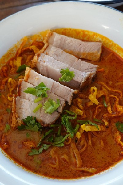 ข้าวซอยหมูกรอบ