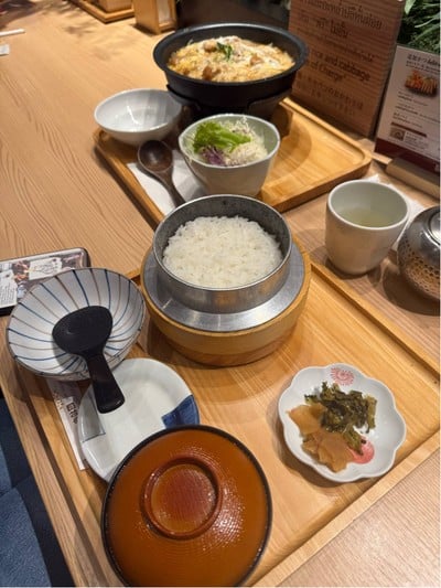 ข้าวหมูทอดทงคัตสึและหอยนางรมทอด