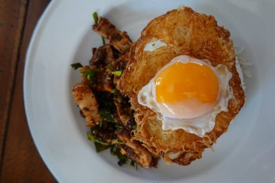 กะเพราหมูกรอบ