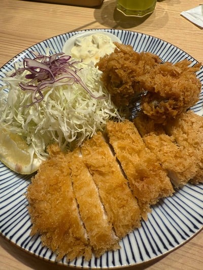 ข้าวหมูทอดทงคัตสึและหอยนางรมทอด