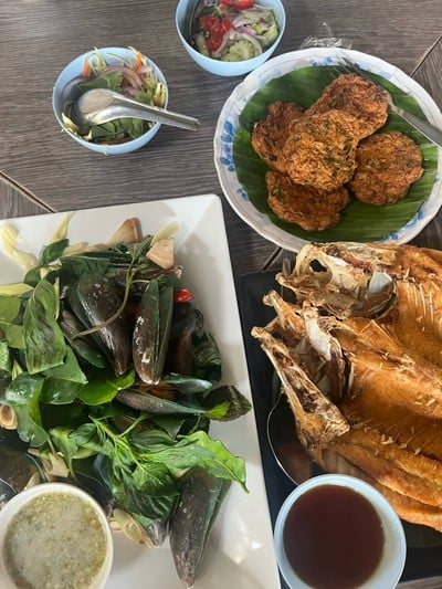 หอยแมลงภู่อบใบโหระพา