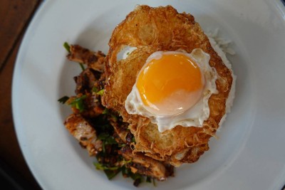 กะเพราหมูกรอบ