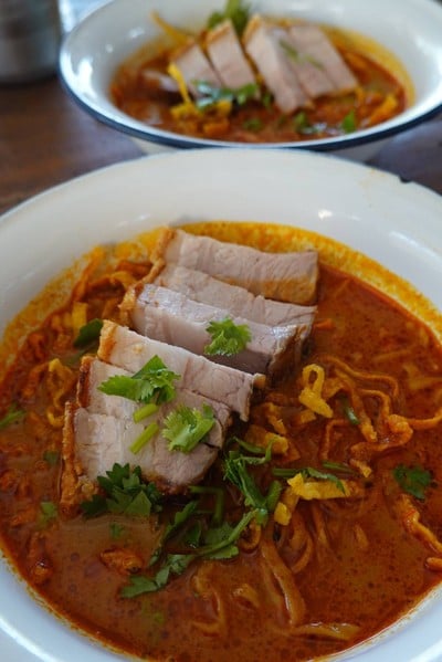 ข้าวซอยหมูกรอบ