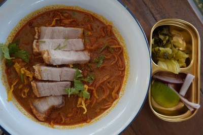 ข้าวซอยหมูกรอบ