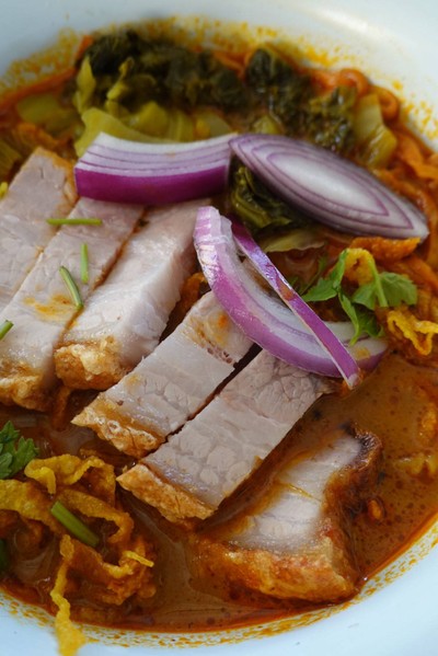 ข้าวซอยหมูกรอบ