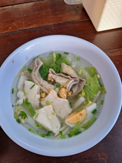 เส้นก๋วยจั๊บ ปลา+กระเพาะหมู