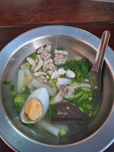 เส้นก๋วยจั๊บ ไก่+ไข่