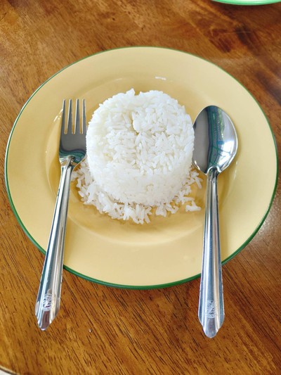 ข้าวเปล่า (ข้าวหอมมะลิ จากอุบลราชธานี)