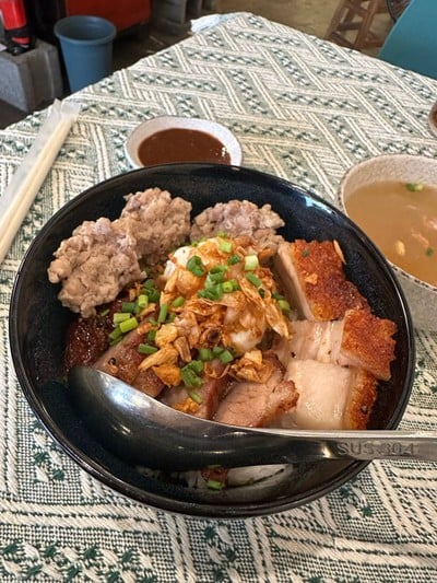 ข้าวแห้งรวมหมูสี่สหาย