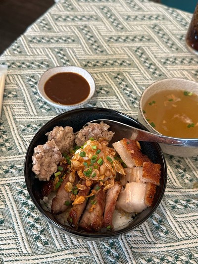 ข้าวแห้งรวมหมูสี่สหาย