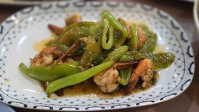 กุ้งผัดพริกหยวก