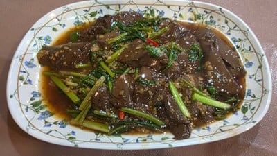 ผัดเลือดใบคื่นไช่