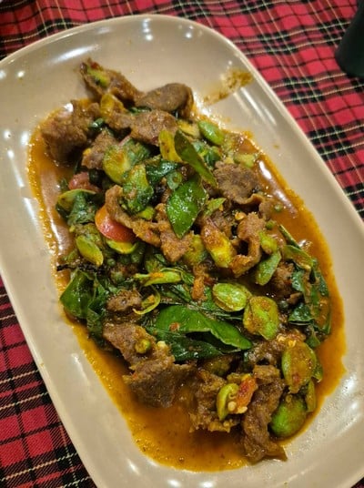 เนื้อกวางผัดเครื่องแกงสะตอ