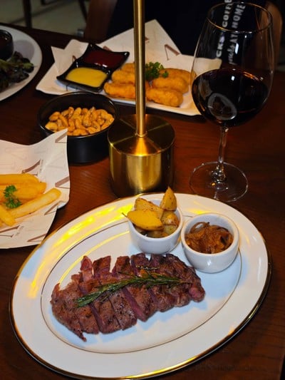 อาหาร หรือ เครื่องดื่ม