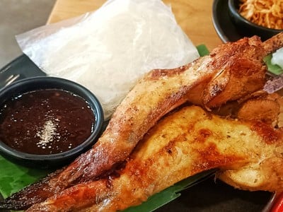 ปีกไก่ย่าง + ข้าวเหนียว | Grilled Chicken With Sticky Rice  | 烤鸡