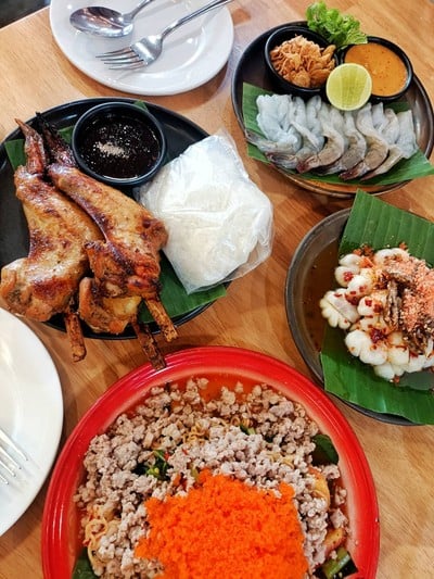 อาหาร หรือ เครื่องดื่ม