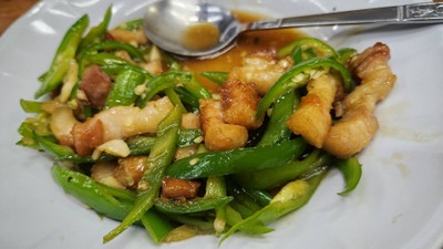 สามชั้นผัดพริกหวาน