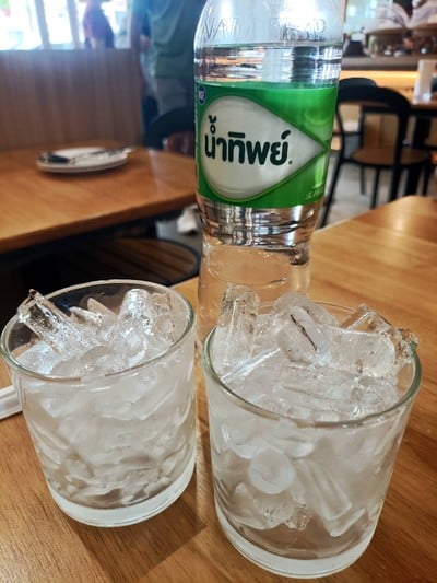 อาหาร หรือ เครื่องดื่ม