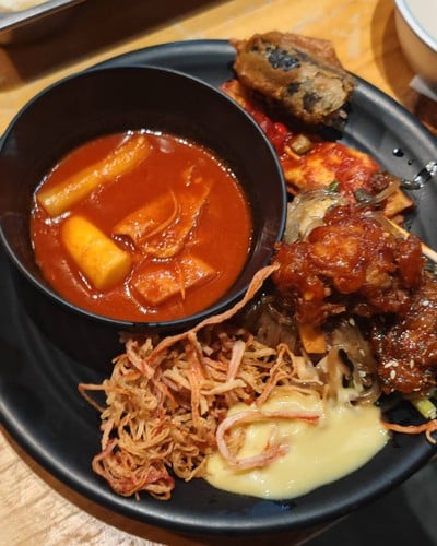 อาหาร หรือ เครื่องดื่ม