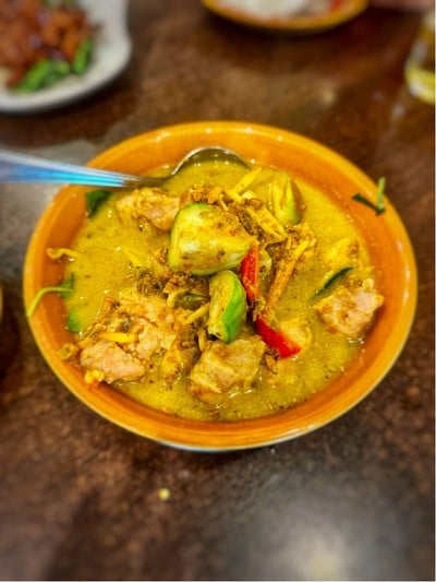 แกงเขียวหวานลูกชิ้นปลากราย