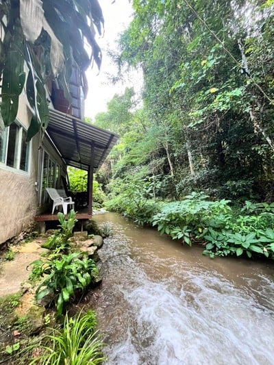 บ้านริมธารโฮมสเตย์ บ้านป่าเหมี้ยง