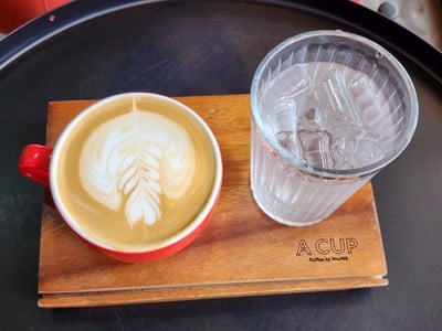 Hot Latte (ร้อน)