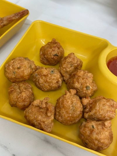 ลูกชิ้นกุ้งทอด