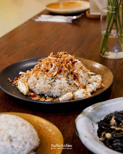 เมนูของร้าน ปูนแดงแกงร้อน Thai Cuisine สาทร