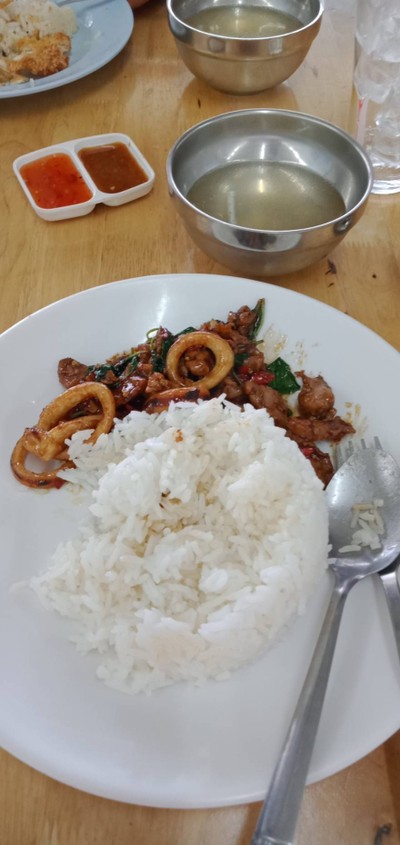 อาหาร หรือ เครื่องดื่ม