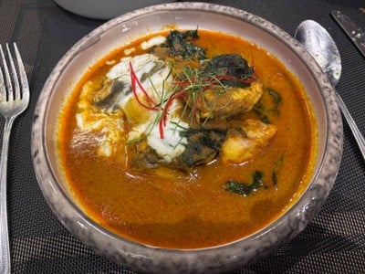 แกงคั่วเนื้อปลากะพงใบยี่หร่า