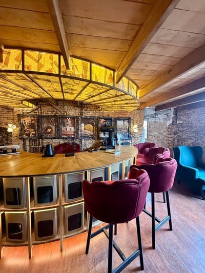 Koff and Bun Coffee Roasters ทรงวาด