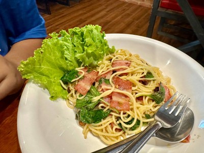 สปาเก็ตตี้เบคอนพริกแห้ง