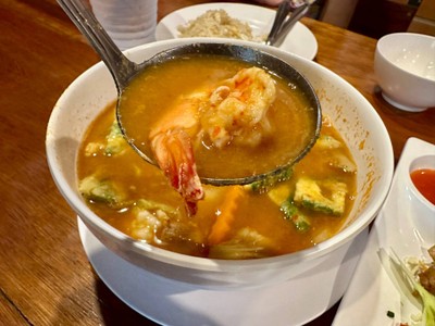 แกงส้มชะอมไข่