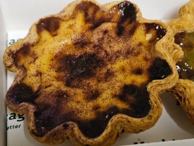 ทาร์ตไข่ข้าวเหนียวดำ