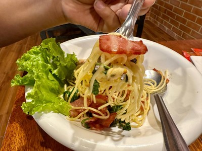 สปาเก็ตตี้เบคอนพริกแห้ง